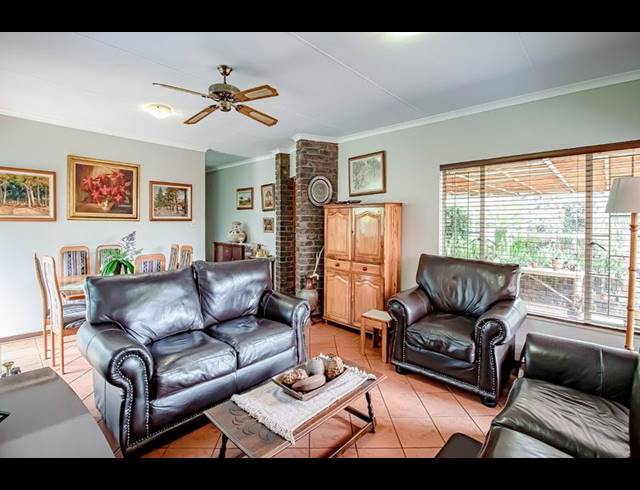 3 BEDROOM HOUSE FOR SALE IN SINOVILLE